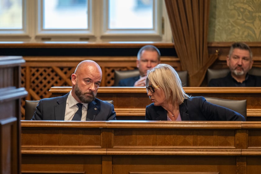 XI Sesja Rady Miejskiej Wrocławia, 21.11.2024. Prezydent Wrocławia Jacek Sutryk i wiceprezydent Renata Granowska