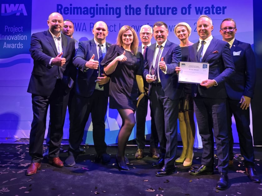 <p><span style="font-size: 11pt;">Zesp&oacute;ł MPWiK odbierający nagrodę IWA Project Innovation Award w Glasgow<u></u><u></u></span></p>
