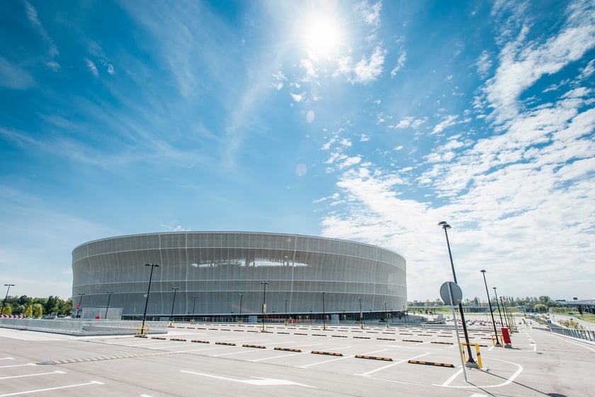 Na parkingu wrocławskiego stadionu pod koniec 2022 roku pojawi się 1240 paneli fotowoltaicznych