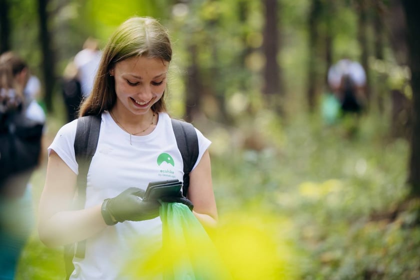 Tak wyglądało zbieranie śmieci przy pomocy aplikacji EcoHike w lasach wokół Sulistrowic w czwartek 9 września