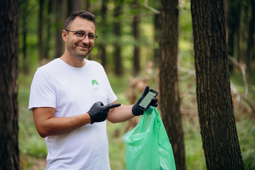 Tak wyglądało zbieranie śmieci przy pomocy aplikacji EcoHike w lasach wokół Sulistrowic w czwartek 9 września