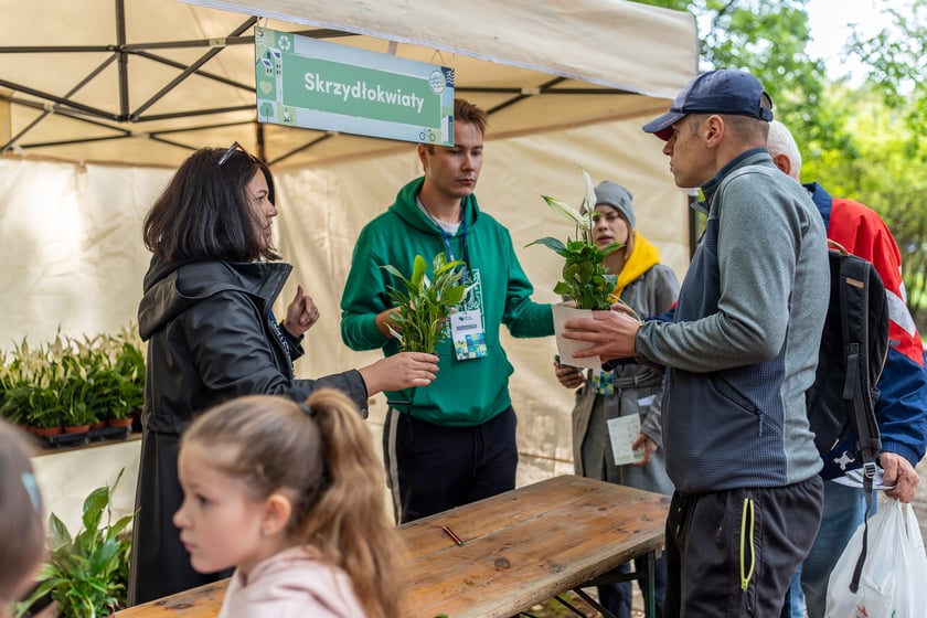 Zielony piknik w Parku Zachodnim, czyli Sobota z Zielonym Wrocławiem cieszył się dużą popularnością. Do parku Zachodniego przyszły tysiące osób