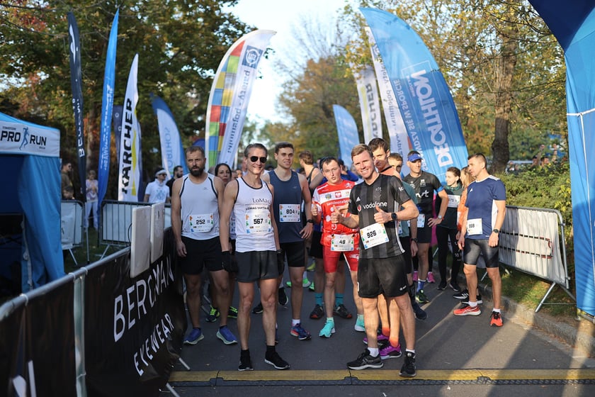 Na zdjęciu uczestnicy Wild Run 2022 w Zoo Wrocław