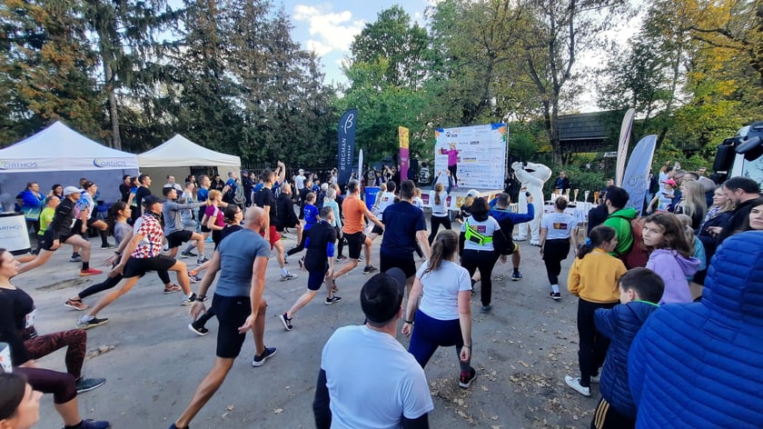 Na zdjęciach uczestnicy Wild Run 2022, dzikiego biegu w Zoo Wrocław