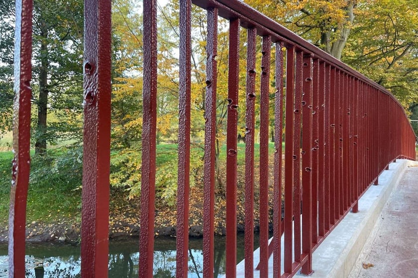 Na zdjęciu mostek w parku Wschodnim we Wrocławiu. Dobiega końca jego renowacja