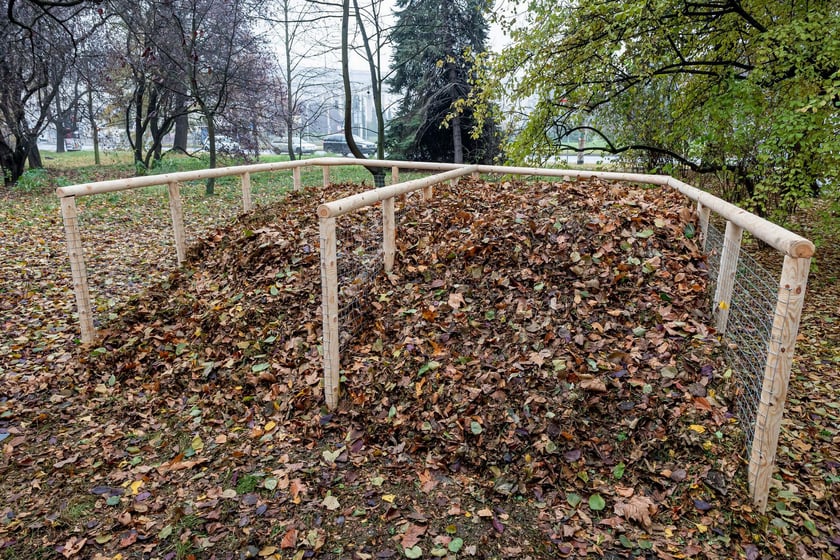 Na zdjęciu kompostownik w parku Słowackiego we Wrocławiu