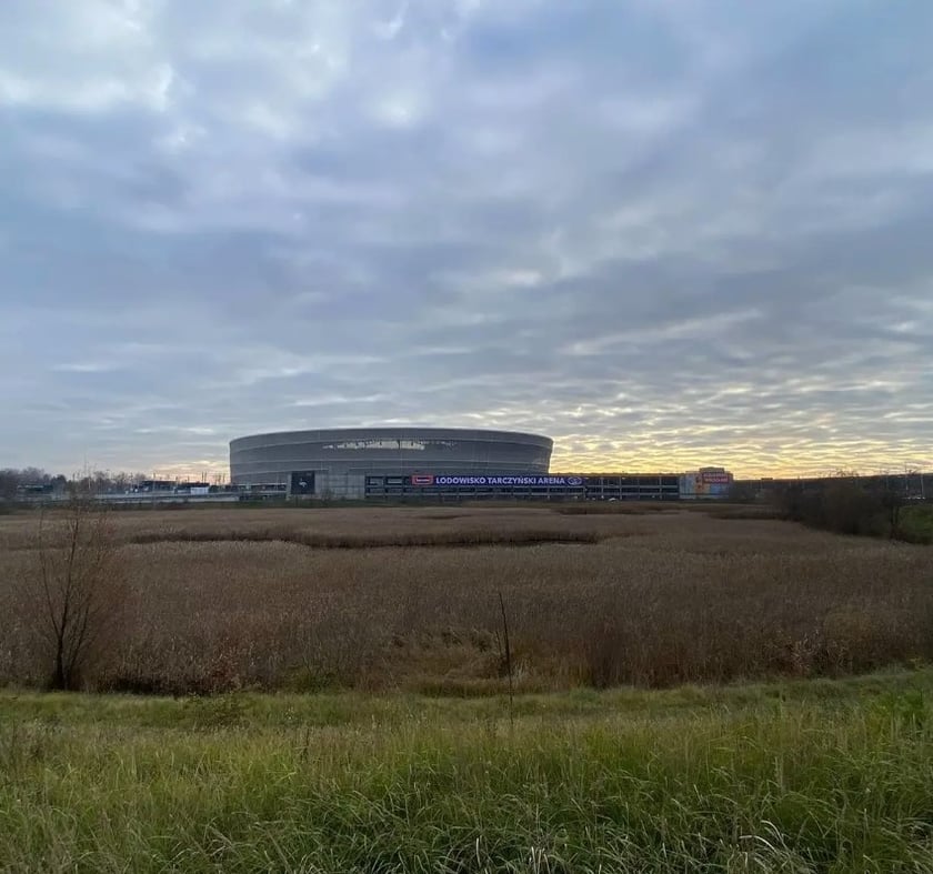 Działka ze stawem przy stadionie