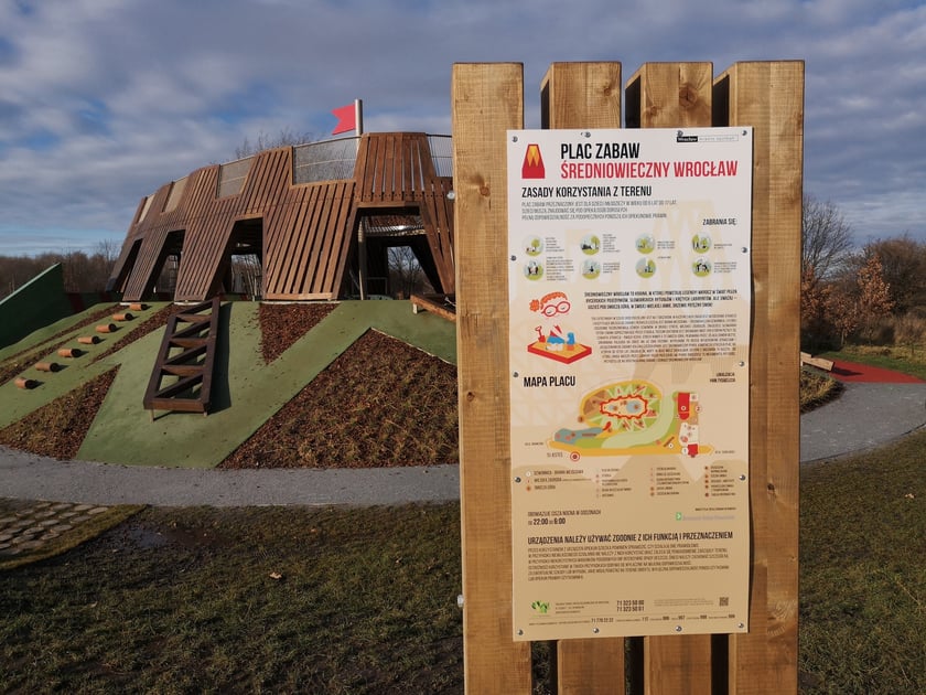 Na zdjęciu ?Średniowieczny Wrocław? w parku Tysiąclecia, czyli wyjątkowy plac zabaw na zachodzie Wrocławia