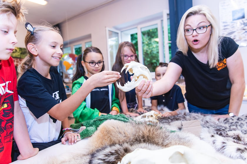 Dzieci podczas zajęć edukacyjnych w Zoo Wrocław / zdjęcie ilustracyjne