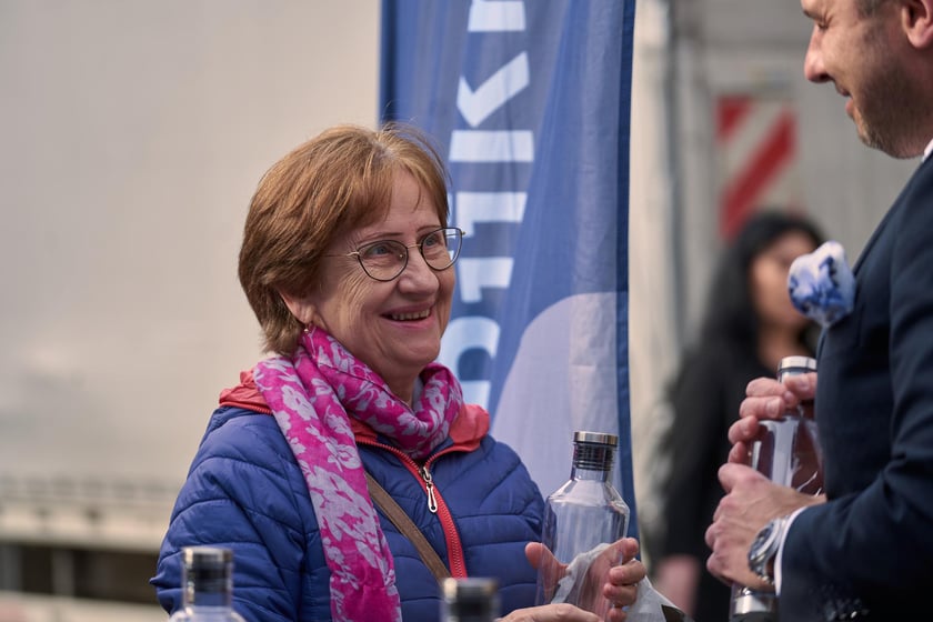 Światowy Dzień Wody - ekologiczna wymiana 22 marca na placu Solnym we Wrocławiu, akcja MPWiK