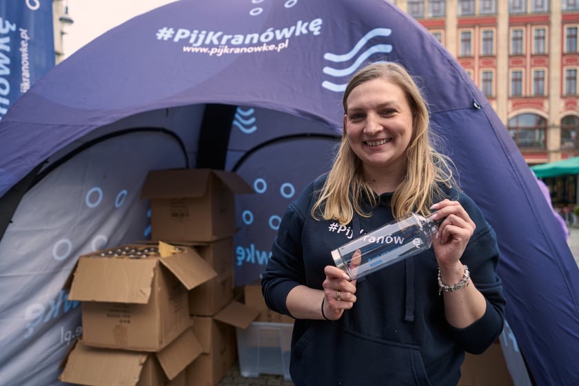 Światowy Dzień Wody - ekologiczna wymiana 22 marca na placu Solnym we Wrocławiu, akcja MPWiK
