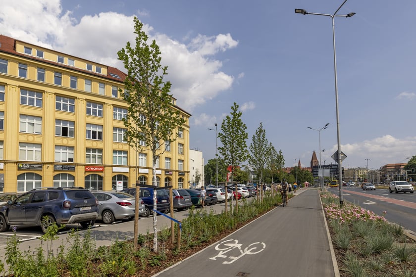Zazieleniony teren pomiędzy p. Jana Pawła II a ul. Sokolniczą na ul. Legnickiej