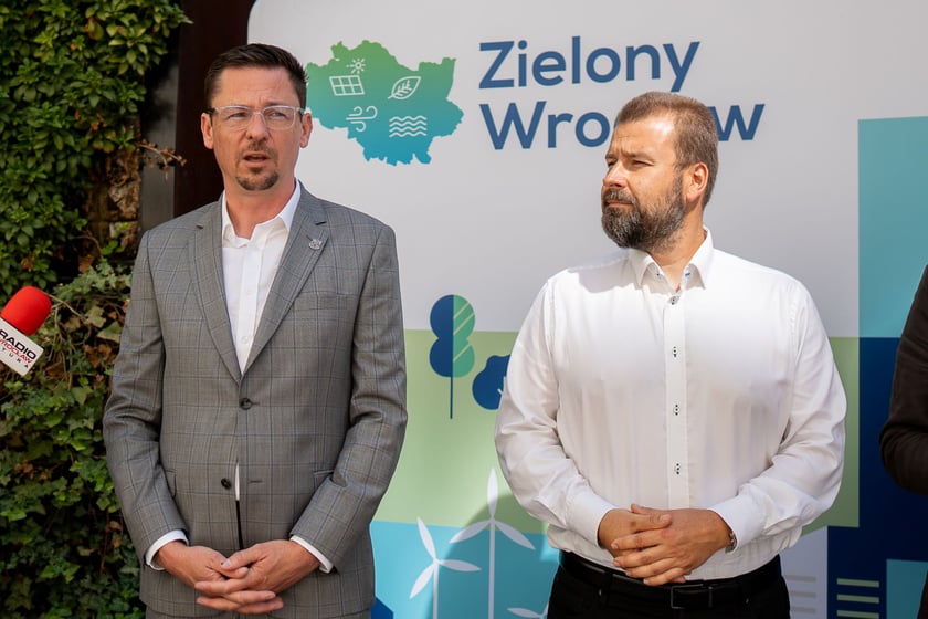 Przewodniczący Rady Miejskiej Wrocławia Sergiusz Kmiecik i radny Paweł Karpiński.