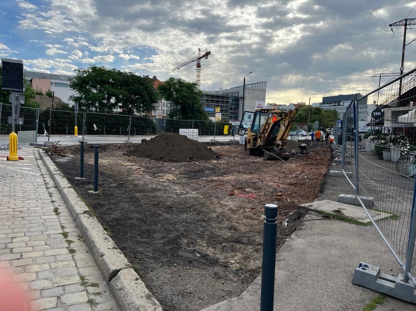Rozszczelnianie nawierzchni przy ulicy Kolejowej