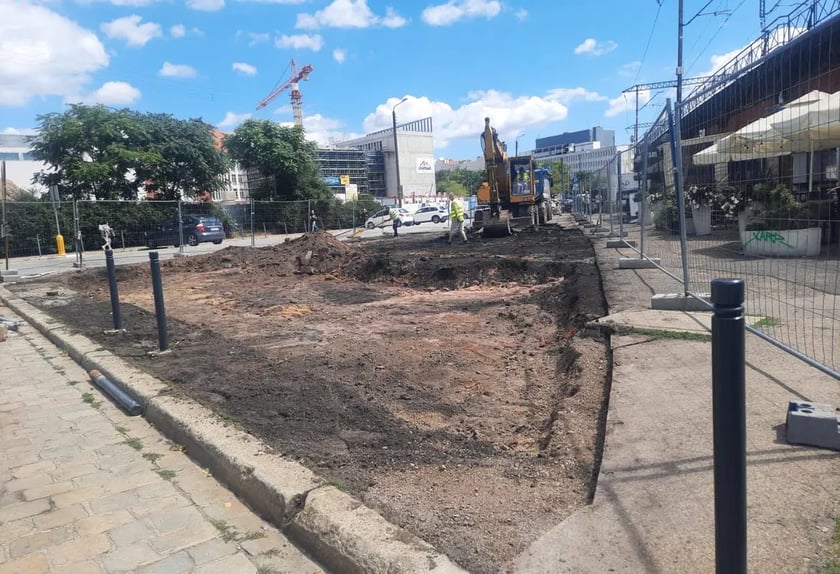 Tak wyglądał chodnik przy Kolejowej przed rozszczelnieniem