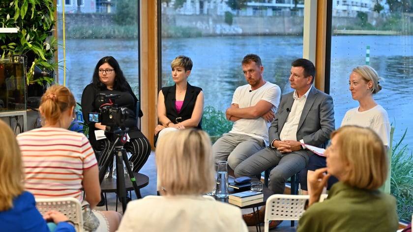 Dyskusja o gospodarowaniu wodą we Wrocławiu.