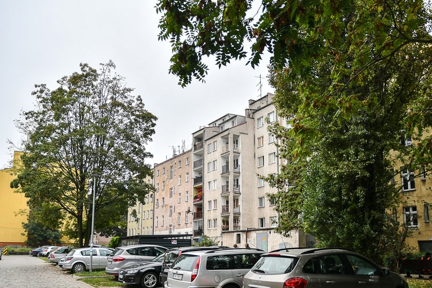 Zdjęcie przedstawia wstępny obszar zakresu Projektu NEEST - pilotaż będzie skupiał się Przedmieściu Oławskim i będzie obejmował obszar pomiędzy ulicami: Traugutta, Prądzyńskiego, Kościuszki, Komuny Paryskiej i Więckowskiego.