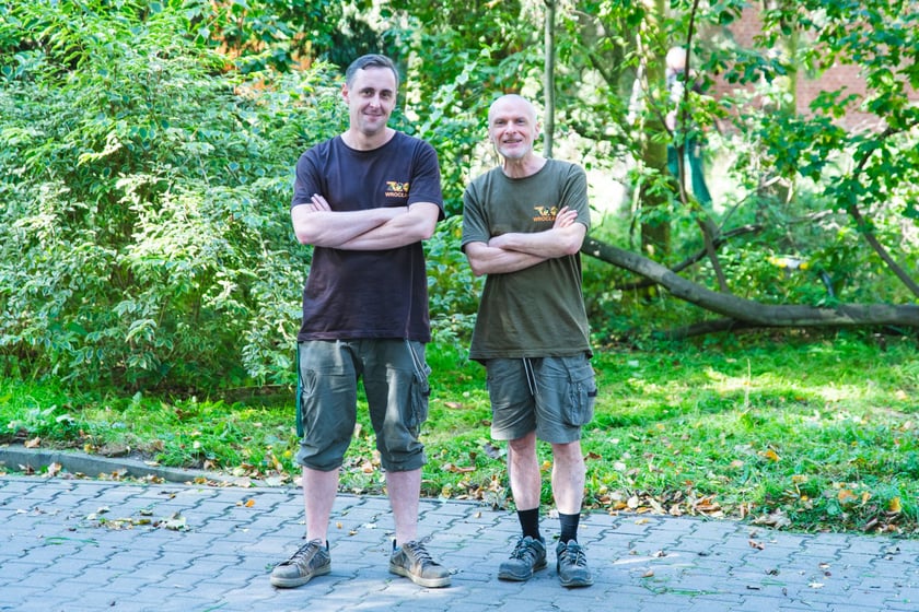 Opiekun zwierząt z zoo Wrocław. Damian Konkol i Jarosław Śliwa, Wydział Zwierząt Terraryjnych