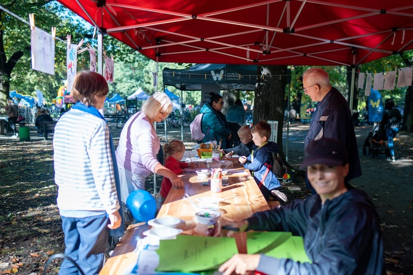 Uczestnicy pikniku WROśnij we WROcław