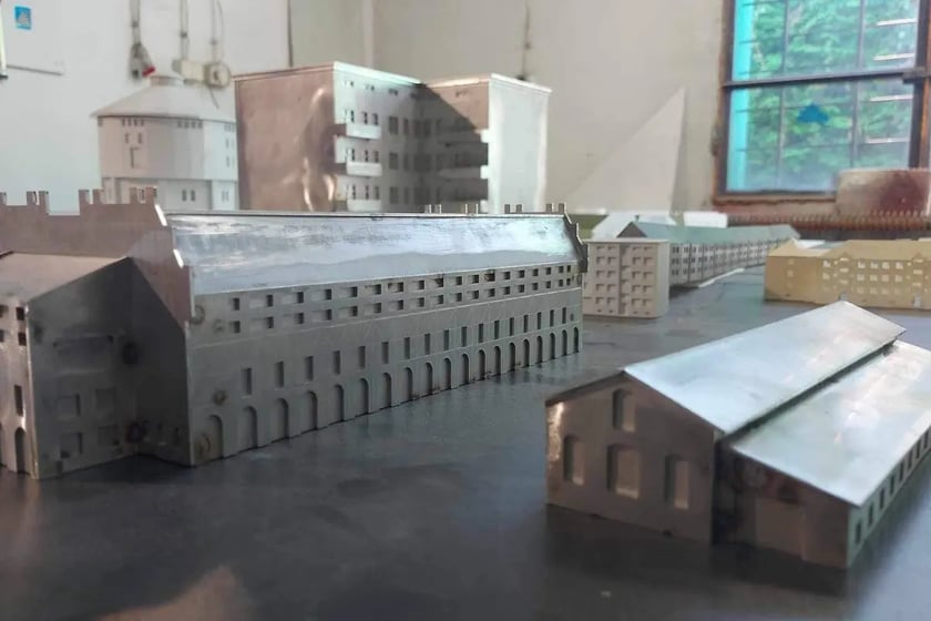 Historyczna makieta osiedla, która jeszcze w grudnia stanie na skwerze na Tarnogaju