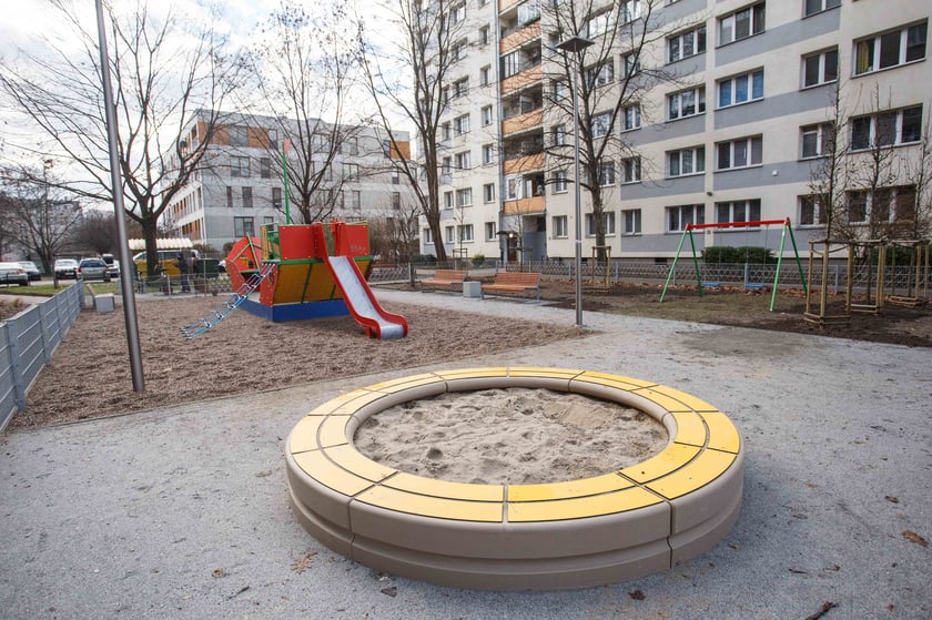Nowy plac zabaw zbudowany na Sczepinie