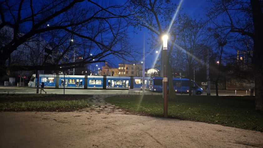 Oświetlenie na skwerze Czesława Niemena na Przedmieściu Świdnickim we Wrocławiu