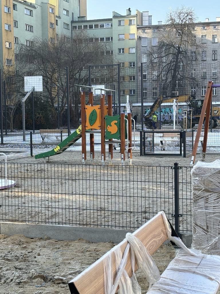 Pierwsze efekty remontowanego podwórka w okolicy. pl. Grunwaldzkiego