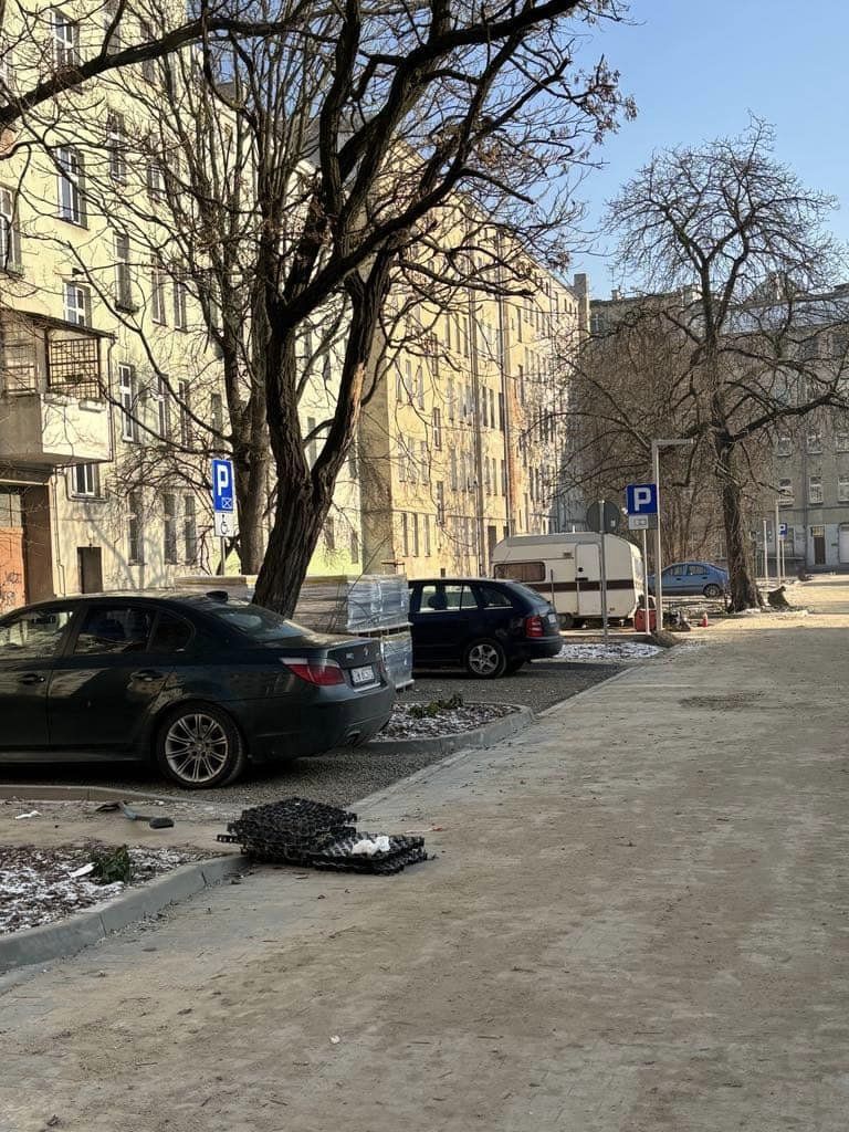 Pierwsze efekty remontowanego podwórka w okolicy. pl. Grunwaldzkiego
