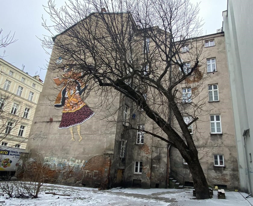 Kasztanowiec na skwerze przy ul. Dąbrowskiego będzie miał lepsze warunki