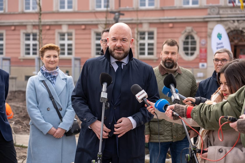 Sadzenie drzew na Nowym Targu, marzec 2024