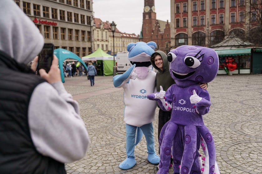 Międzynarodowy Dzień Wody i akcja MPWiK #Pijkran&oacute;wkę&nbsp;na placu Solnym (22 marca)