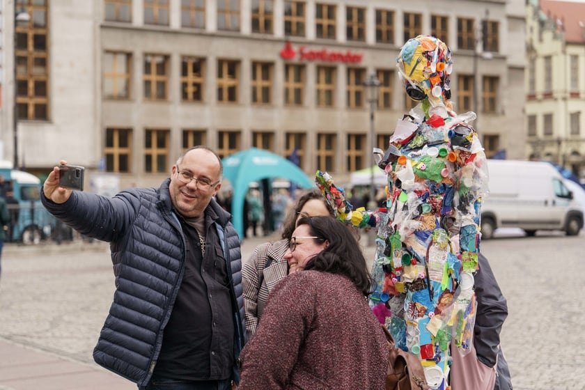 Międzynarodowy Dzień Wody i akcja MPWiK #Pijkran&oacute;wkę&nbsp;na placu Solnym (22 marca)
