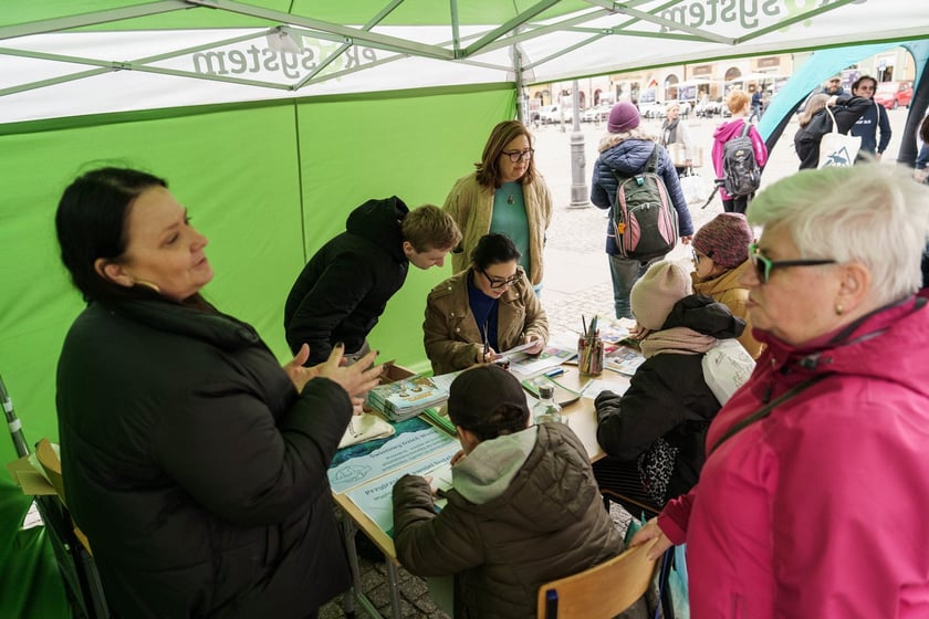 Międzynarodowy Dzień Wody i akcja MPWiK #Pijkran&oacute;wkę&nbsp;na placu Solnym (22 marca)