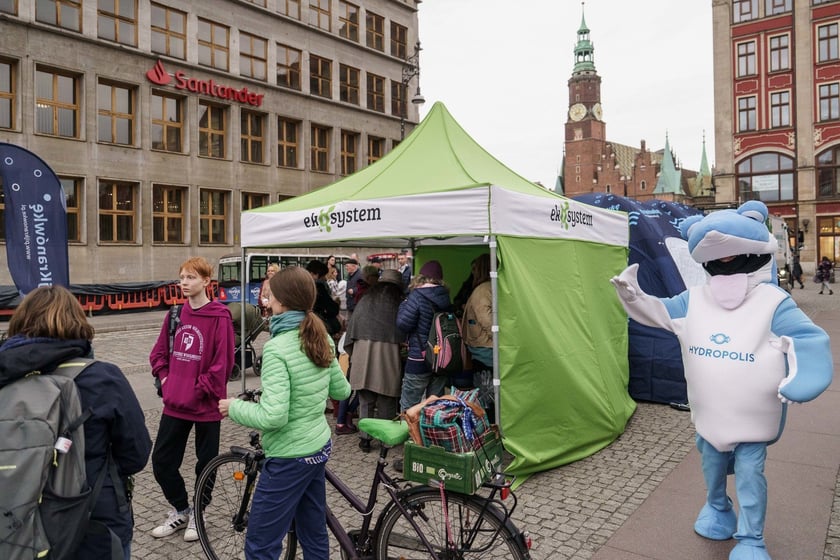 Międzynarodowy Dzień Wody i akcja MPWiK #Pijkran&oacute;wkę&nbsp;na placu Solnym (22 marca)