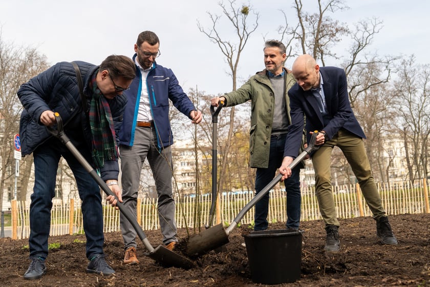 Sadzenie Mikrolasu Miyawaki we Wrocławiu, 21 marca 2024 roku