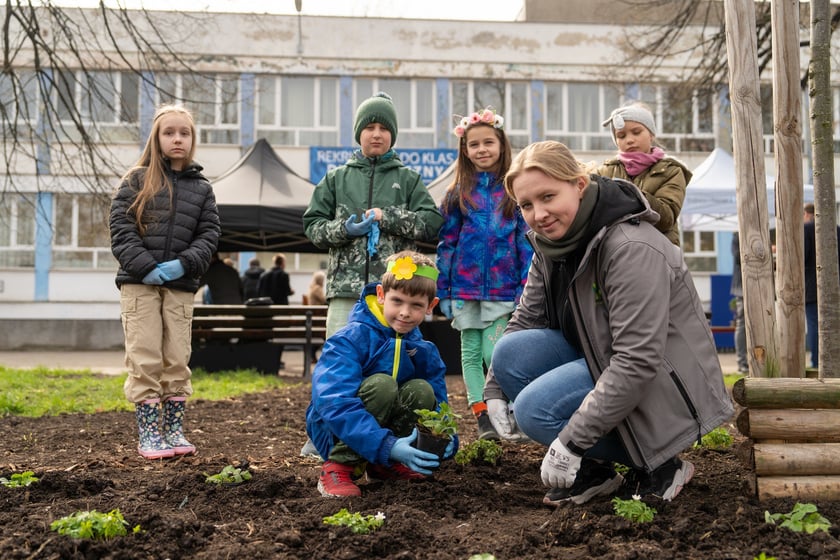 Sadzenie Mikrolasu Miyawaki we Wrocławiu, 21 marca 2024 roku