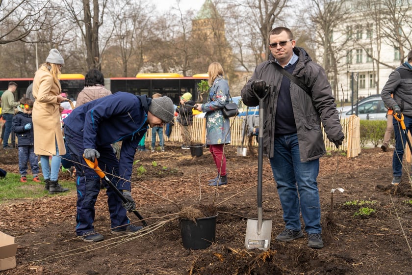 Sadzenie Mikrolasu Miyawaki we Wrocławiu, 21 marca 2024 roku