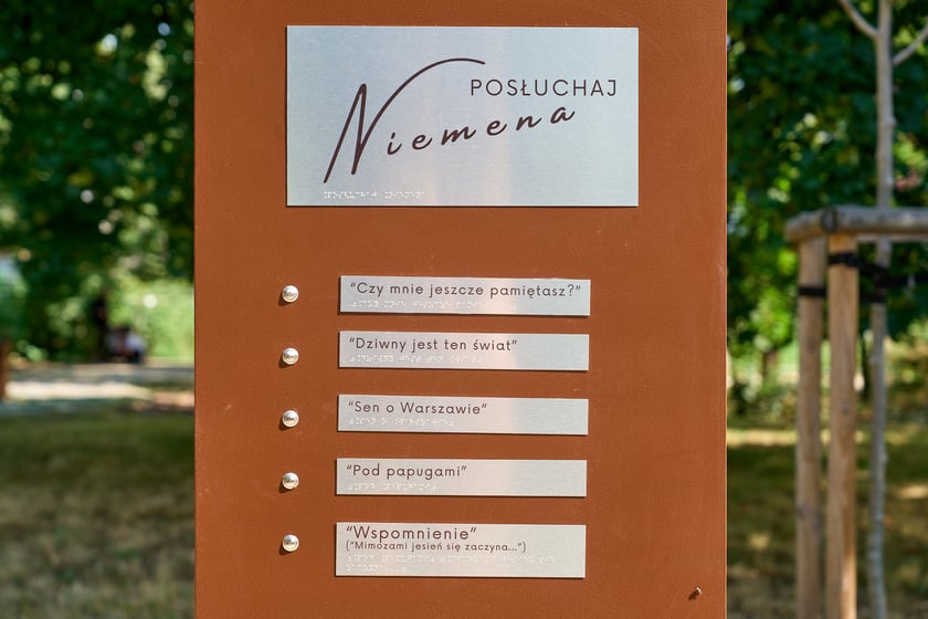 Szafa grająca na skwerze Czesława Niemena