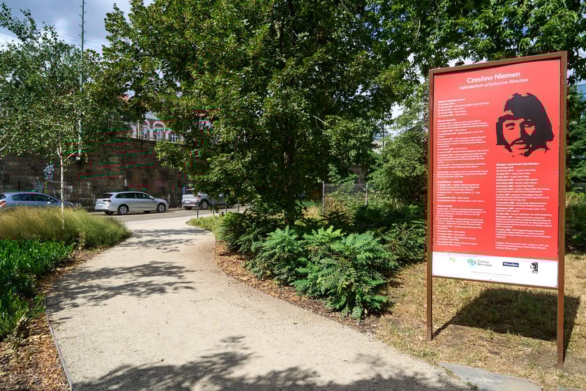 Szafa grająca na skwerze Czesława Niemena