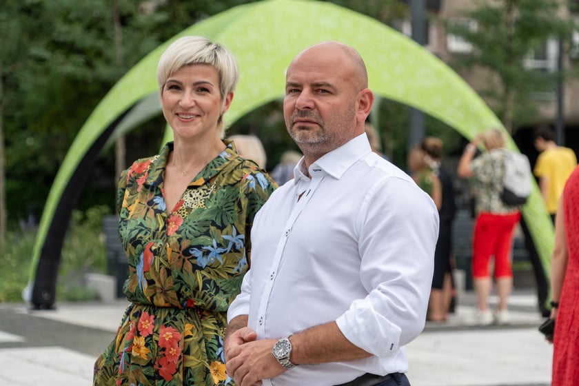 Na otwarciu placu Nowy Targ Zarząd Zieleni Miejskiej rozdawał sadzonki, Ekosystem nawóz zrobiony z naszych bioodpadów, a MPWiK częstowało zdrową karanówką okraszoną owocami.