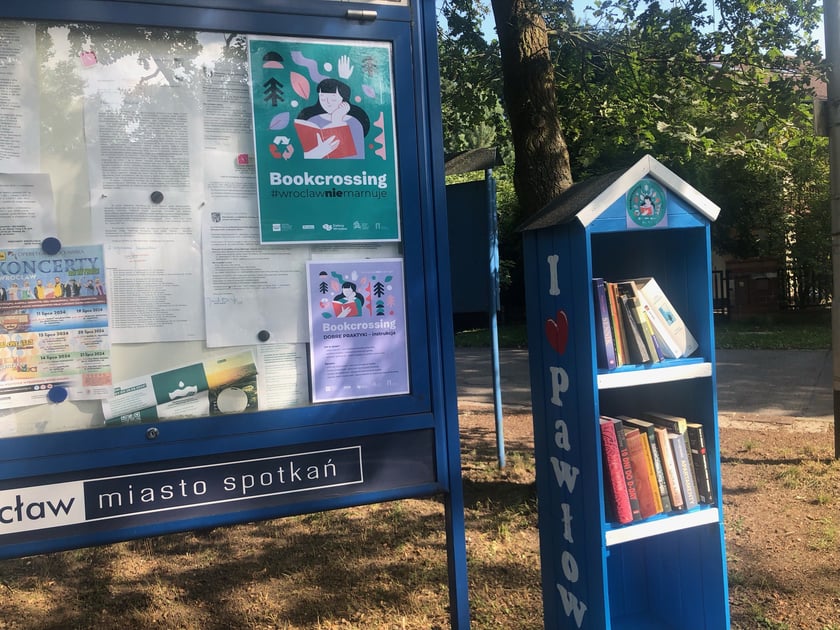 Regał z książkami - Rada Osiedla Pawłowice