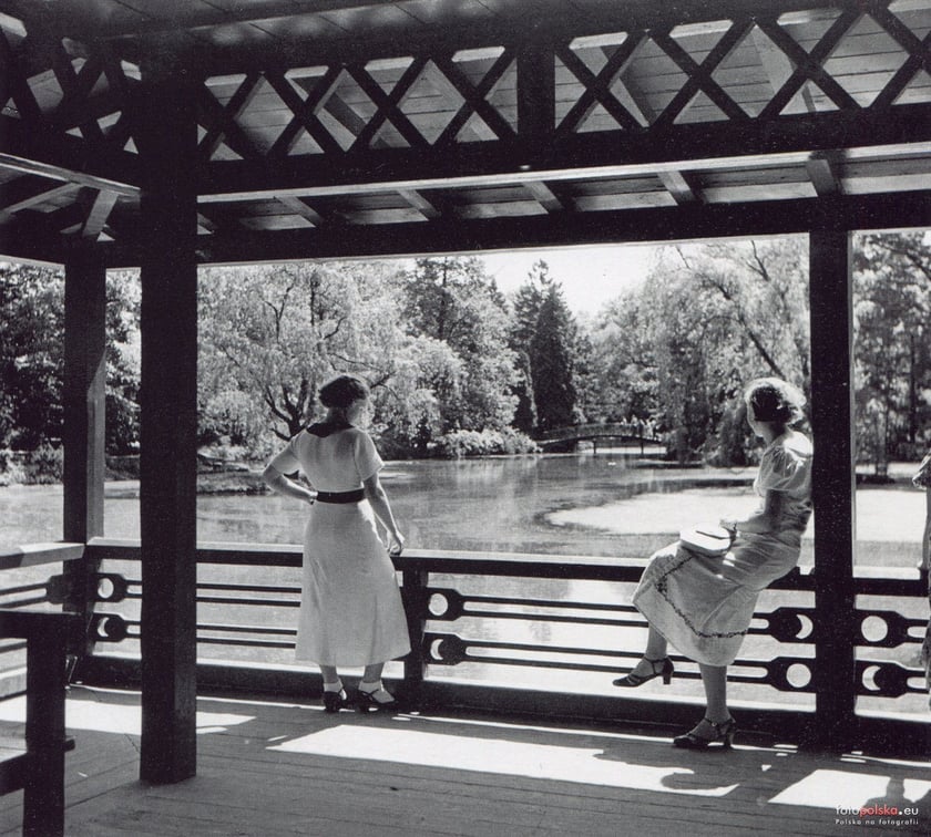 Ogr&oacute;d Japoński, lata 1930-1937
