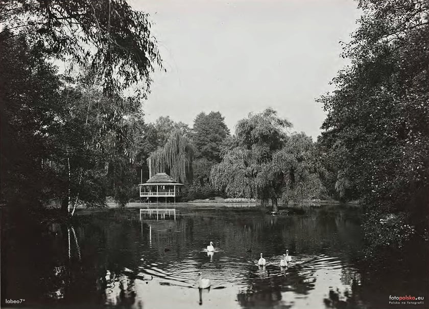 Ogr&oacute;d Japoński, lata 1930-1937