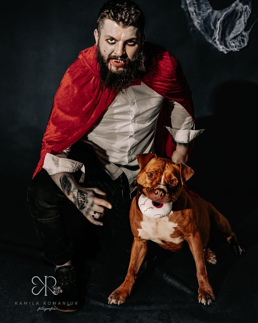 Diabelnie urocze zwierzęta ze schroniska polecają się do adopcji - niezwykła sesja na Halloween