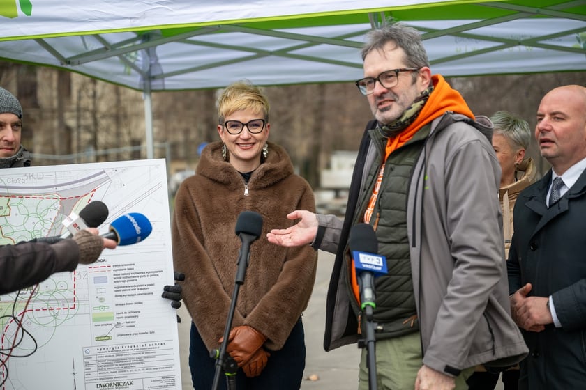 Wrocław zazielenia plac przy pomniku Bolesława Chrobrego - konferencja prasowa 17.03.2025