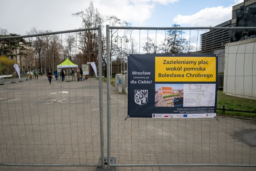 Wrocław zazielenia plac przy pomniku Bolesława Chrobrego - konferencja prasowa 17.03.2025