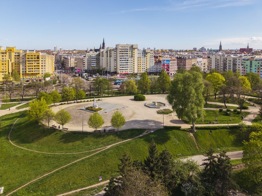 Wzgórze Słowiańskie we Wrocławiu.