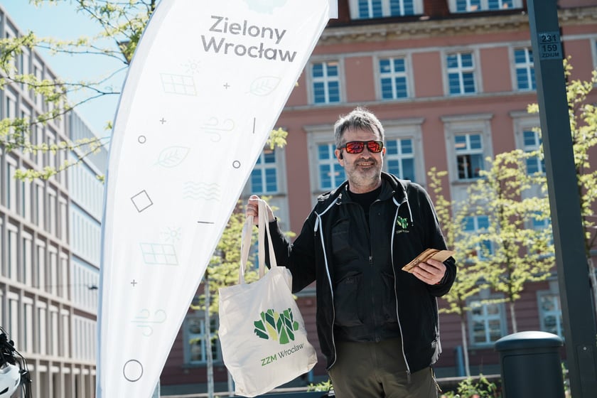 ZZM rozdawał nasiona pszczelego pożytku