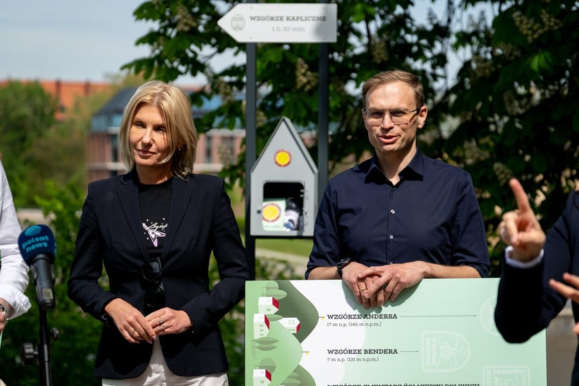 Wiceprezydent Renata Granowska i Łukasz Szymański, pomysłodawca Korony Górek Wrocławia