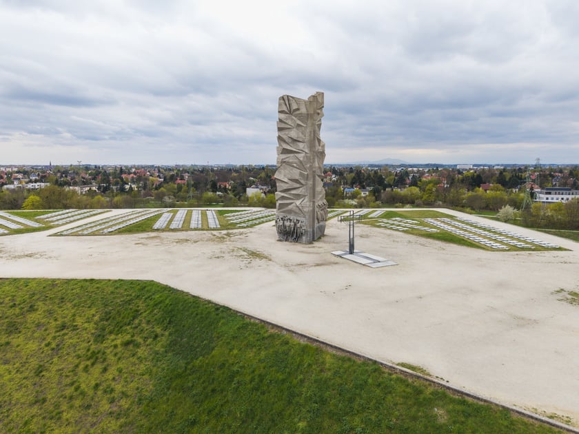 Cmentarz Żołnierzy Polskich na osiedlu Grabiszyn-Grabiszynek - 137 m n.p.m.